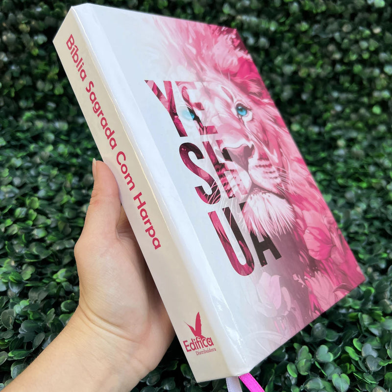 Bíblia Sagrada Feminina Leão Yeshua (Jesus)/ Capa Dura/ Com Harpa e Índice / LETRA MÉDIA Versão ARC